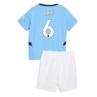 Camiseta Manchester City Nathan Ake #6 Primera Equipación Replica 2024-25 para niños mangas cortas (+ Pantalones cortos)